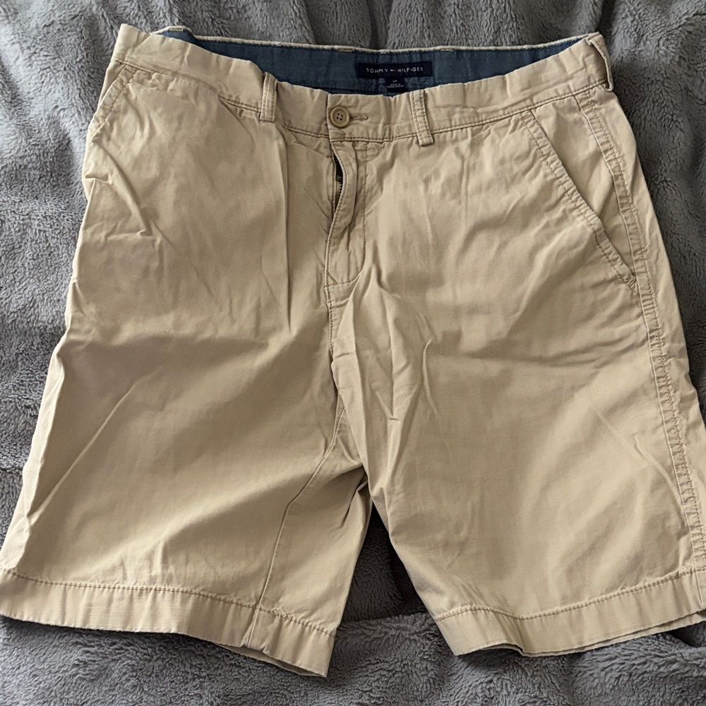 Tommy Hilfiger Men's Beige Cargo Shorts